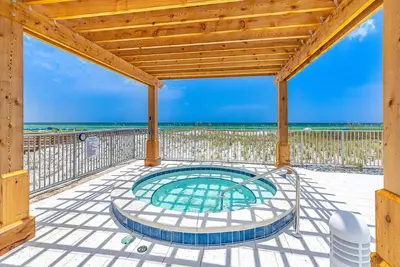 Image de Beachfront condo with amazing gulf views, on-site pool, hot tub, & beach access