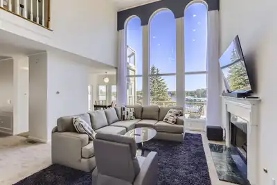 Image de Marina View Lake Lanier Islands and Margaritaville - House w/ Hot Tub & Skeeball