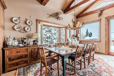 Image de Live Like a Local | 5br Luxury Townhome with Hot Tub, Firepit, Valley Views and