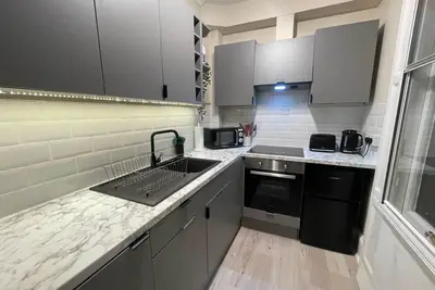 Image de Stylish One-Bedroom Flat | 10m Walk to Bath City Centre