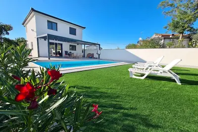Image de Modern villa with private pool only 7 min from the beach