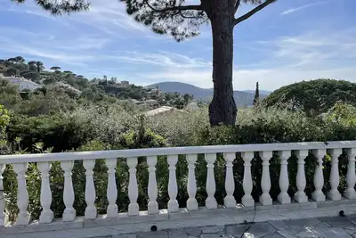 Image de Lovely provincial house with porch and beautiful view - close to beach
