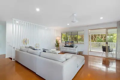 Image de Spacious 4-Bed House Metres from Beach
