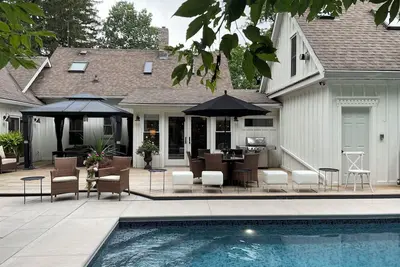 Image de Charming, home-away-from home; minutes from Langdon Hall, Roseville Estate, 401