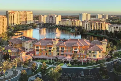 Image de 1bd/Orlando near Disney - Park Shuttle, 5 Pools, Waterslide, Game Room and more!