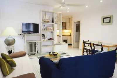 Sunflower Apartment by Hello Homes Sitges