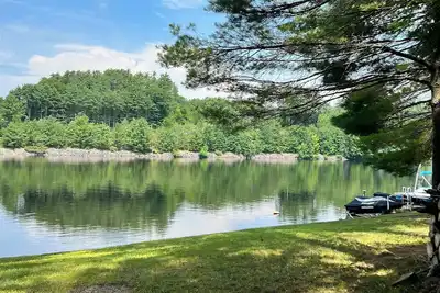 Image de Cozy Cabin with private river access, 20 minutes from Lake George & Saratoga Ny.