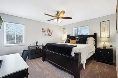 Image de Extension Stay Naperville Fhs Rental - Woodview Ct