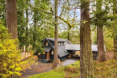 Image de A-Frame Cabin near Seattle on the River w/Hot Tub