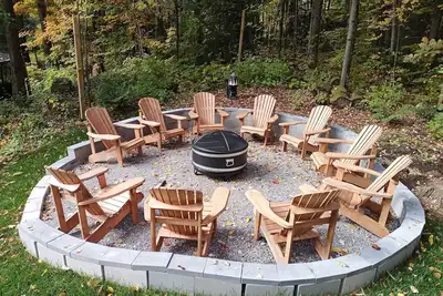 Image de Waterfront Cottage w/king bed, hot tub, theatre, gym & more