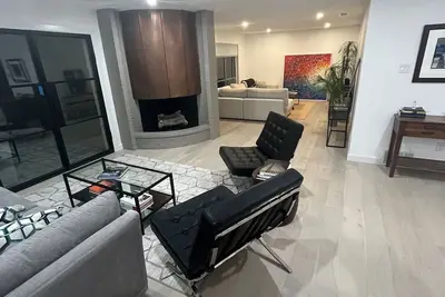 Image de Updated Modern House North Dallas!