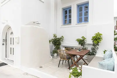 Naxian Nest 2br Apart near Beach