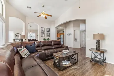 Image de 30-day min. stay, pet friendly, 10 min from area attractions!