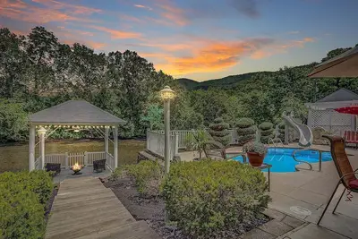 Image de Jackson River Estate Riverfront with Pool, Billiards, Games.