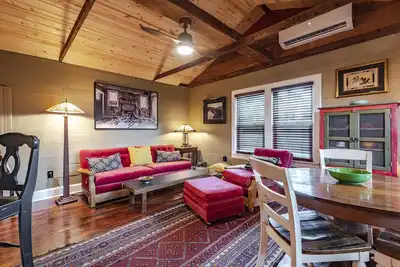 Image de Cozy historic cottage in historic Fairmount