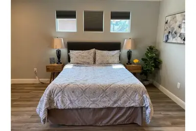 Image de High End Guest House by I-5, Bethel, Simpson