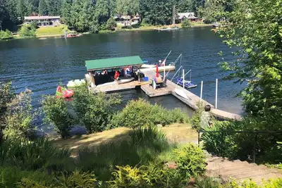 Image de Lakefront Family Retreat on Shawnigan Lake