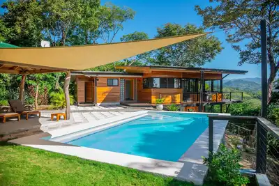 Image de Big Views, Pool, Extremely Private 4-Bdrm Home