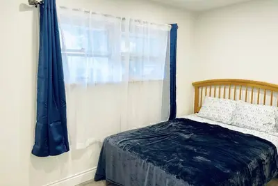 Image de Private bedroom in shared bungalow