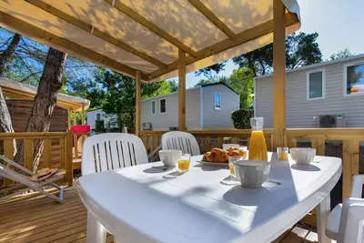 Image de Mobilheim Romarin 20m2 / Klimatisiert 1 Schlafzimmer - Terrasse 11m2 2 Personen