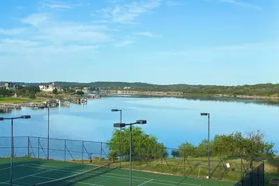 Image de Villa 3113 - 2 Bed / 2 Bath Lakefront Condo at Island Resort - All Amenities