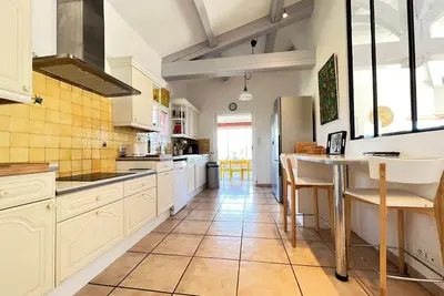 Image de Villa contemporaine vue imprenable mer et massifs Ă Ollioules pour 8