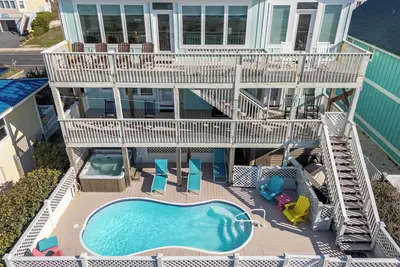 Image de Hobbs Realty - \"Go Barefootin\" at this beautiful five-bedroom home with a private pool and a hot tub