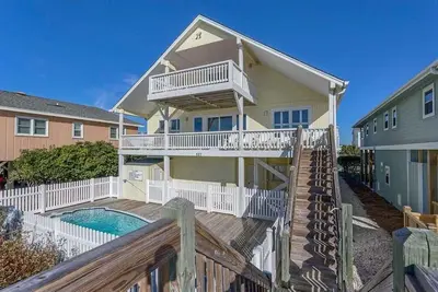 Image de Beach Pair A Dice - Five spacious bedrooms, a private heatable pool, and stunning ocean views!