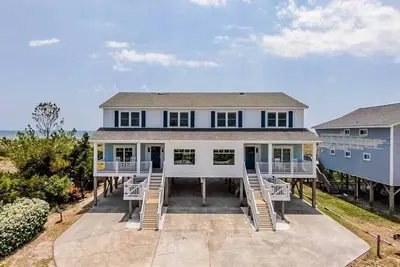 Image de Hobbs Realty - “Blue Heron” | 10br Oceanview Home w/ Hot Tub & Private Heatable Pool