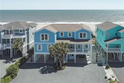 Image de Hobbs Realty - “Dreams Come Blue” | Beautiful 6br Oceanfront Home w/ Private Heatable Pool