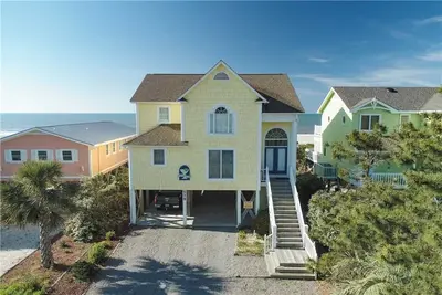 Image de Relax, “It's 5 O'Clock Somewhere”! A five-bedroom, pet-friendly oceanfront with a pool.