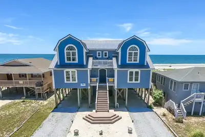 Image de Hobbs Realty - “Cat's Meow” | Lovely 6br Oceanfront Duplex w/ Private Heatable Pool