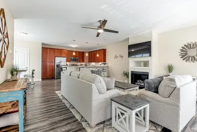 Image de Spacious Retreat, <3 of Vb Vibe District, Walk to Beach! 30+days, Dogs Ok