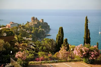 Image de Luxury sea view, with infinity pool in Sicily