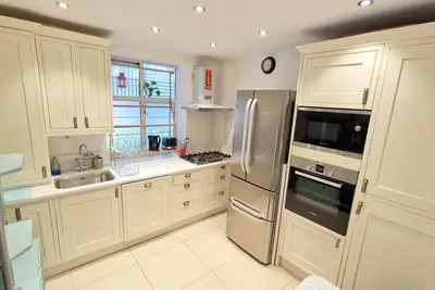 Modern 3-Bed House in Surrey Quays