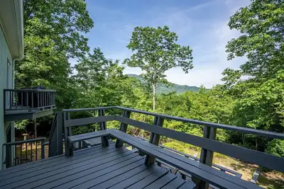 Image de Mountain View, Hot tub, Sauna, Fire Pit, 7 Miles to Helen Ga