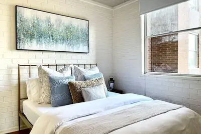 Image de Beautiful 2 Bedrooms w Kitchen & Carpark 🌹