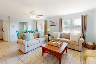 Image de Dog-friendly retreat with a private pool, fenced yard, & Ac - close to fishing