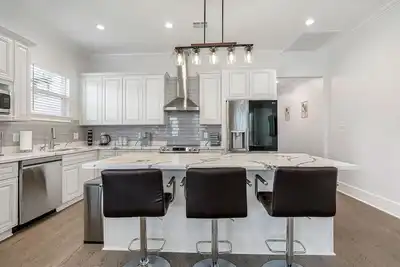 Image de Newly constructed 4 Bed luxury house with Private Heated Pool