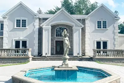 Image de Hilltop Mansion Near Saratoga @ Rebecca's Fountain with Chef, Masseur & Fun