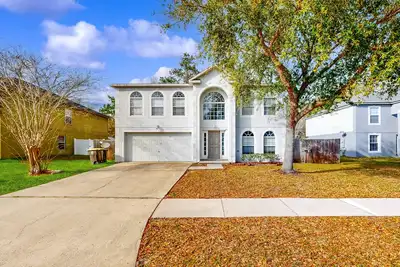 Image de Royal Retreat with enclosed yard and screened in back patio