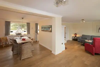 Image de Spacious golf house with sauna, fireplace and terrace - 200 m to the beach in Hörnum