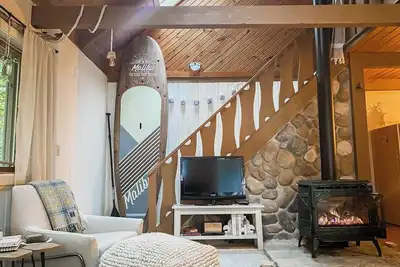Image de \"Snug Life\" - Sturgeon Bay Lakeshore Cabin - Barrel Sauna