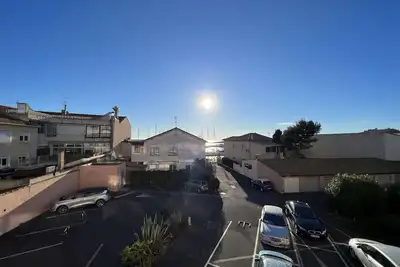 Image de T2 avec terrasse et parking, proche plage, 4 pers
