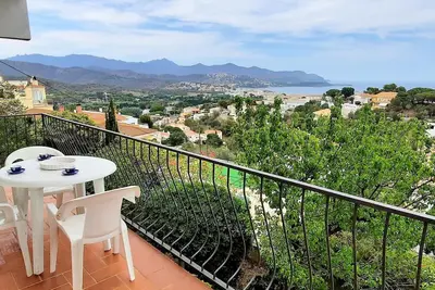 Appartement confortable 2 chambres avec terrasse et wifi à 600m de la plage à Llançà