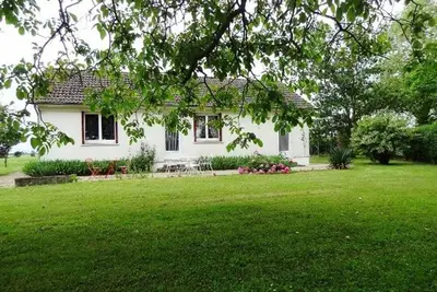 Image de Charmant Gîte Familial avec Grand Jardin et Confort Moderne à Bengy-sur-Craon
