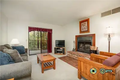 Image de Mountainside Retreat Condo (#2-202) | Ground-level | Quiet & secluded