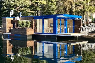 Image de Off-grid floating unit with low environmental impact.
