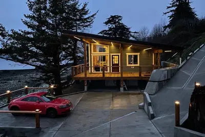 Image de This oceanfront cabin is a perfect place to relax and recharge