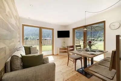 Image de Appartement \"Masi Rosmarin\" avec vue sur les montagnes, terrasse privée et Wi-Fi.